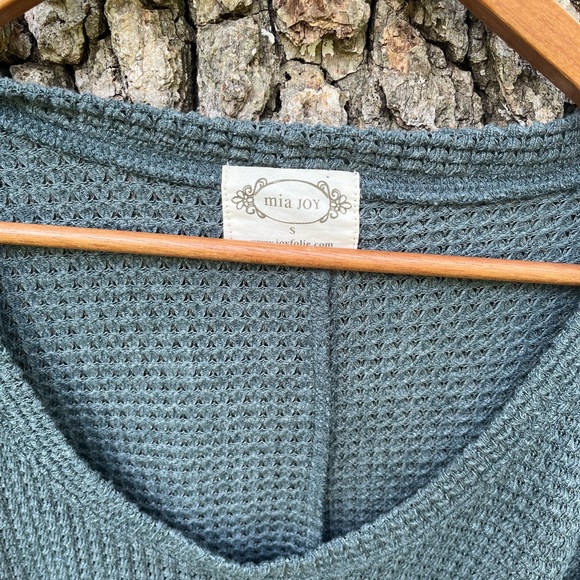 ⬇️Price Drop!⬇️ Mia Joy Waffle Knit Blouse in size S - Picture 3 of 3